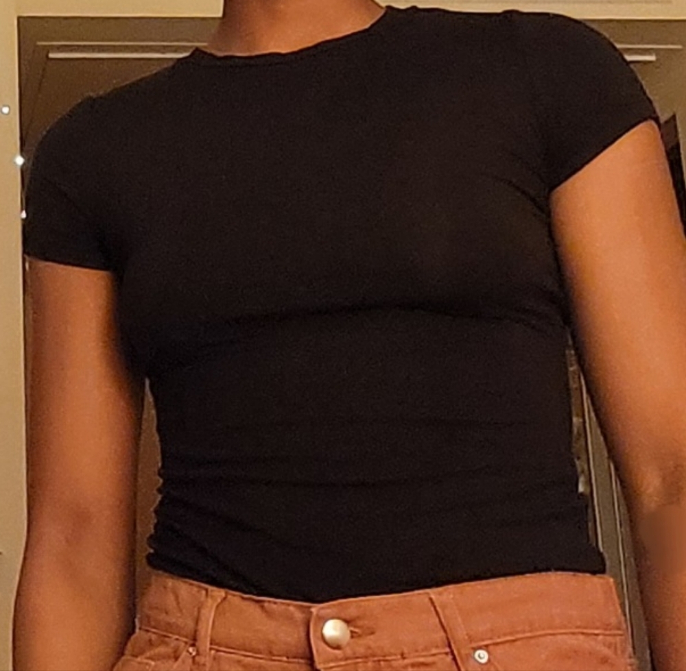 Black fitted tee